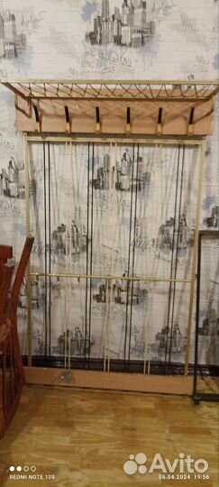 Вешалка настенная металлическая