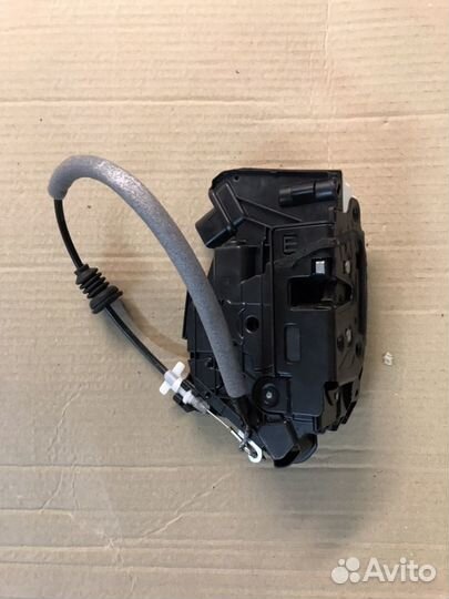 Замок передней правой двери VW Tiguan