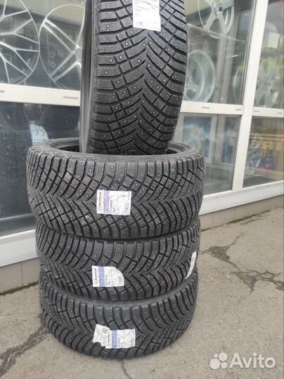 Michelin X-Ice North 4 255/40 R21 и 285/35 R21 105H