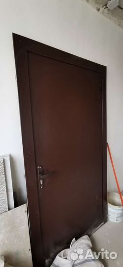 Дверь входная металлическая от застройщика