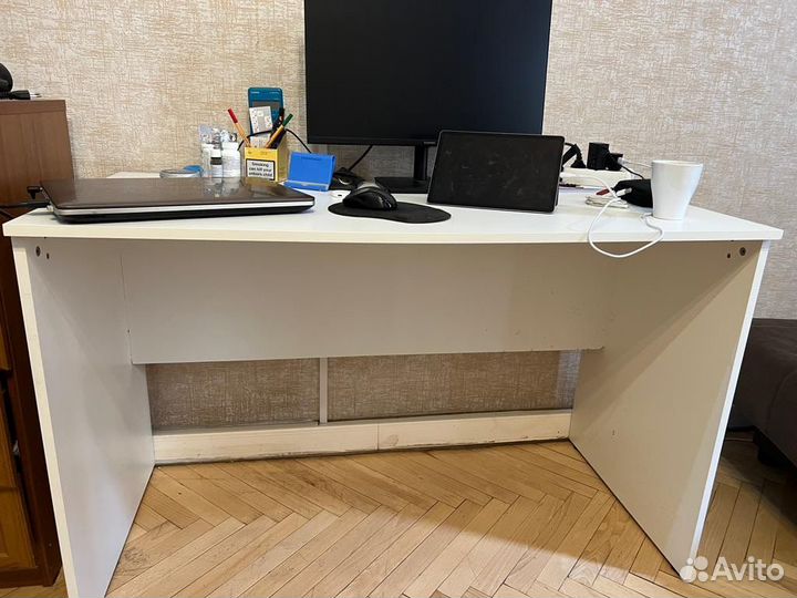 Компьютерный стол и кресло