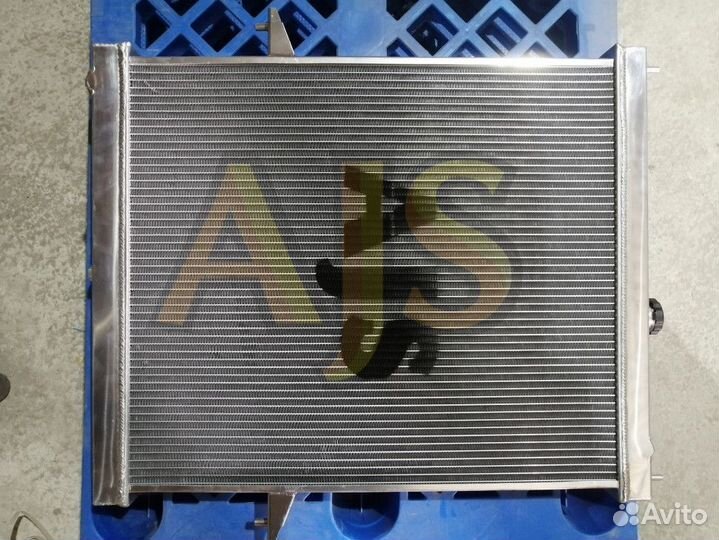 Радиатор алюминиевый Nissan Patrol Y61 TB48 56mm AT серый