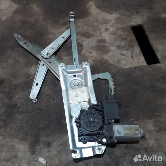 Стеклоподъемник пер. правый Опель Вектра Б