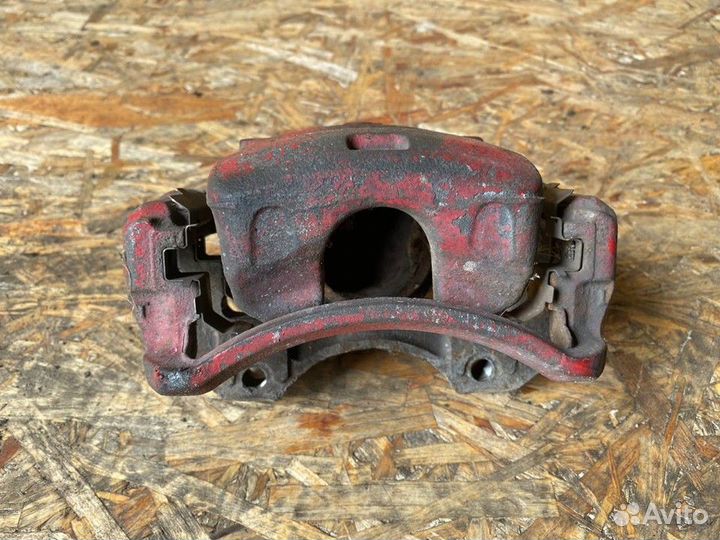 Суппорт тормозной передний правый Nissan Maxima