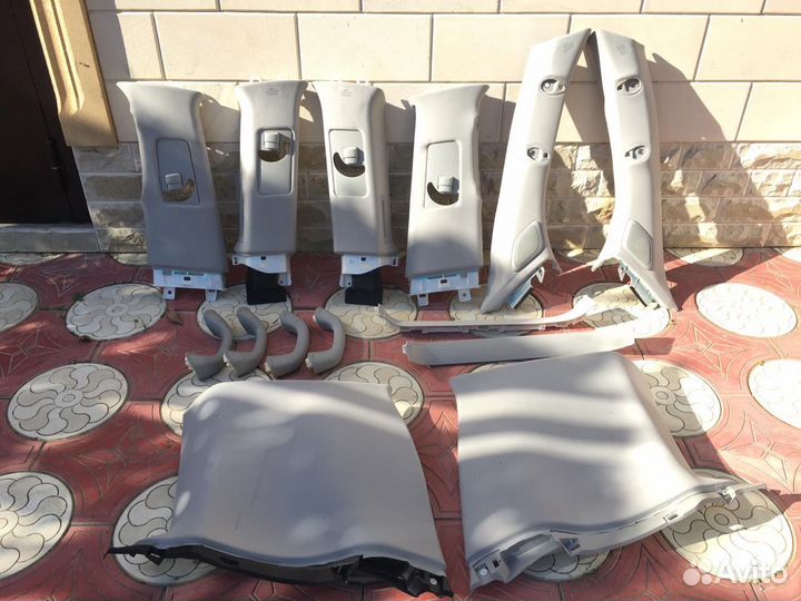 Lexus LX570 обшивка стойки кузова