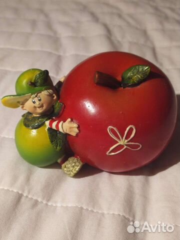 Красивая копилка, в виде яблока