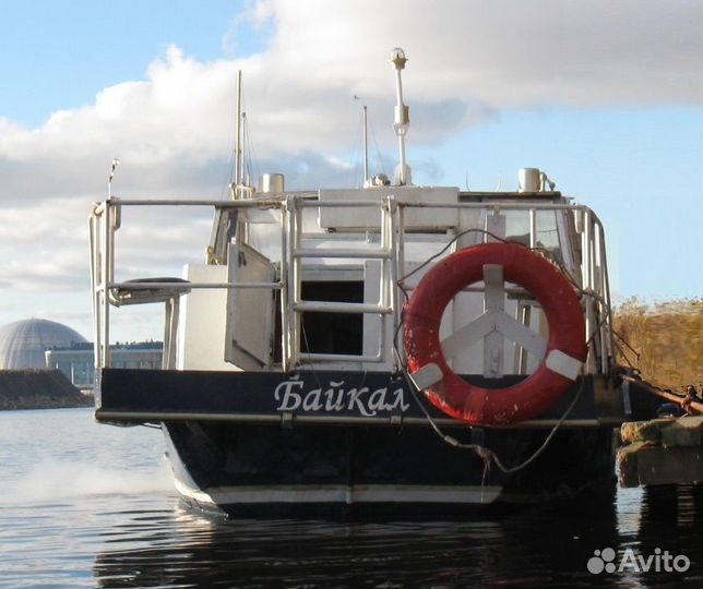 Катер каютный