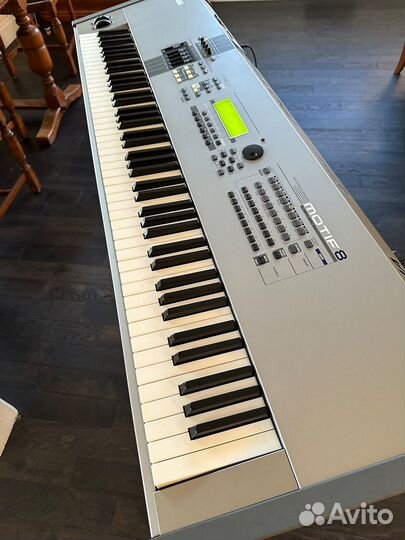 Синтезатор рабочая станция Yamaha Motif 8 (88кл)