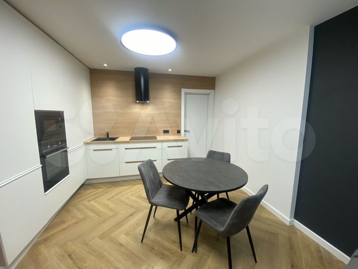 2-к. квартира, 67 м², 3/10 эт.