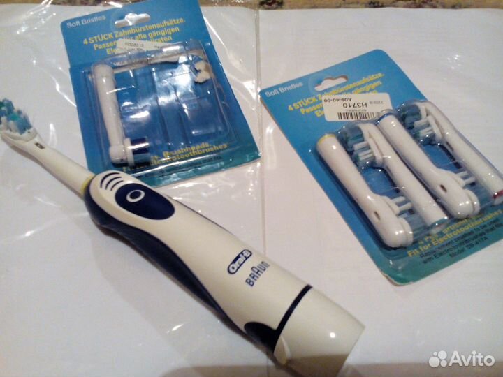 Электрическая зубная щётка Braun + набор насадок