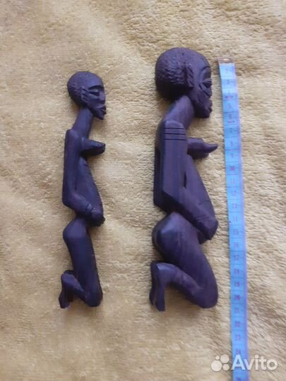 Фигурки из ценного дерева и камня