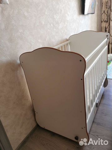 Детская кровать с поперечным маятником