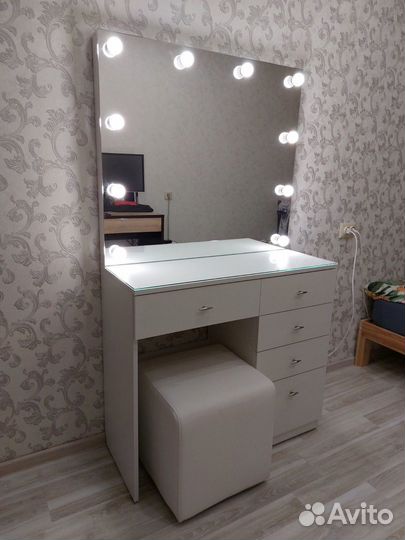 Туалетный столик с зеркалом на заказ Гарантия