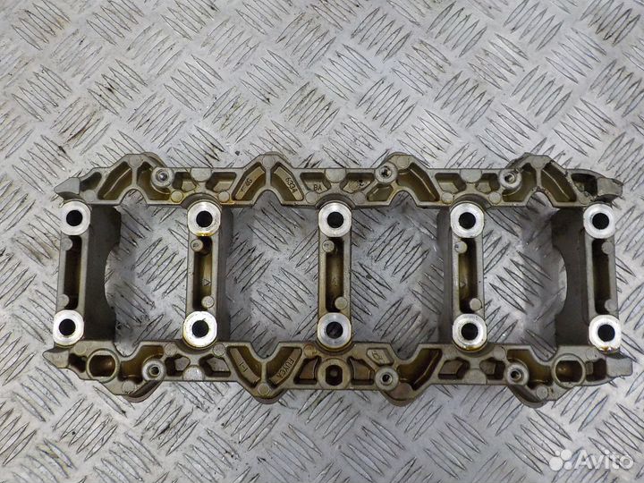 Крышка коленчатого вала Ford Focus III 2011