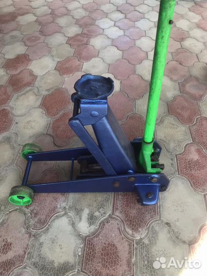 Домкрат подкатной 3 тонны бу