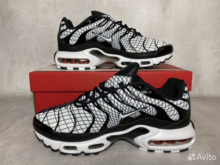 Кроссовки Nike Air Max Tn Plus