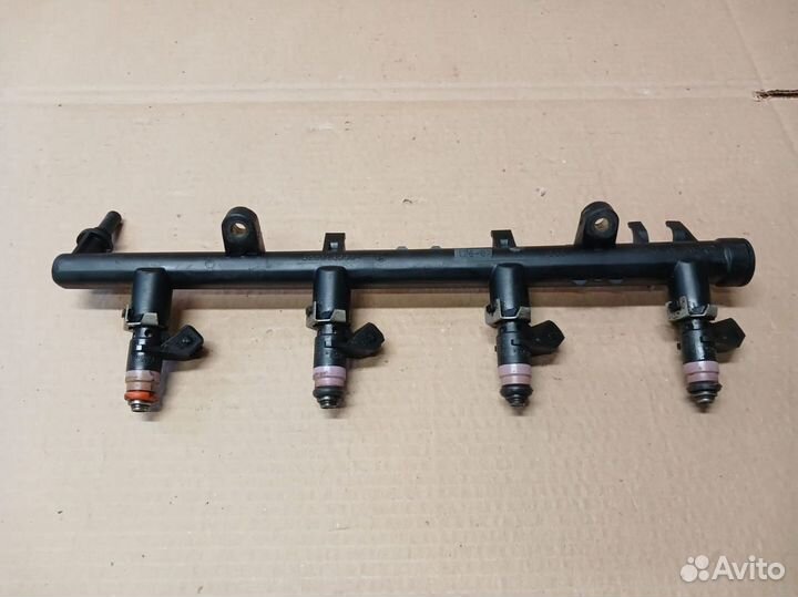 Топливная рампа с форсунками Renault Megane 2