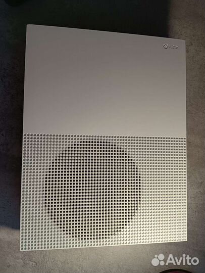 Xbox ONE S 1tb комплект (+подписка с доп платой)