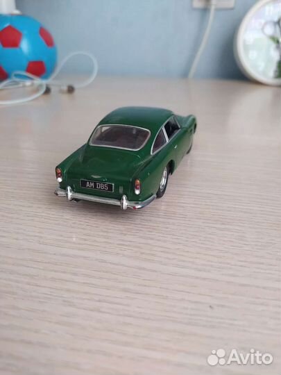Моделька коллекционная Aston Martin
