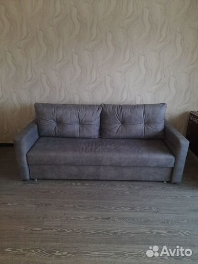 Продаётся холодильник и диван