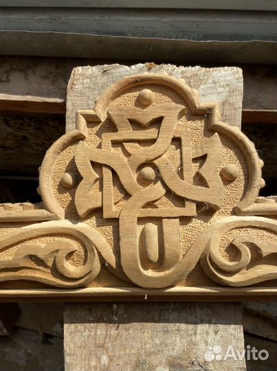 Рама деревянная резная