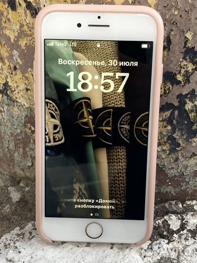 Телефон iPhone 8