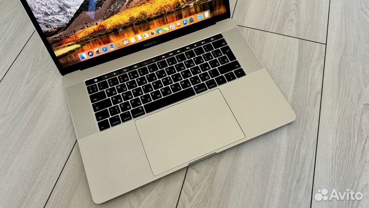 Macbook Pro 15 i7/16/256/Radeon555 Как Новый