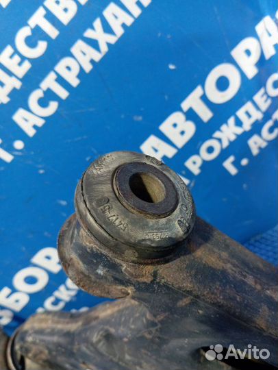 Передний правый рычаг Ford Focus 1 седан 2003