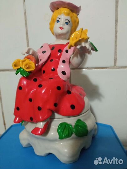 Шкатулка девушка Цветочница