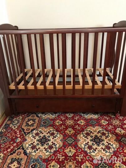 Детская кроватка с матрасом