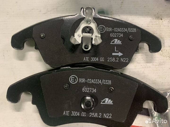 Колодки тормозные передние mercedes W204