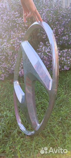 Эмблема hyundai серебристая