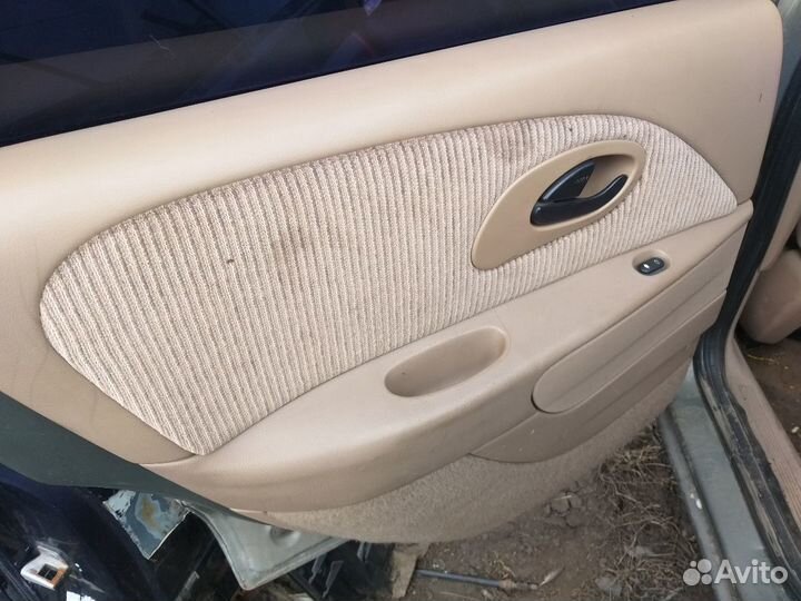 Обшивки дверей форд mercury 2000г