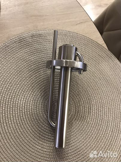 Попугай на банку