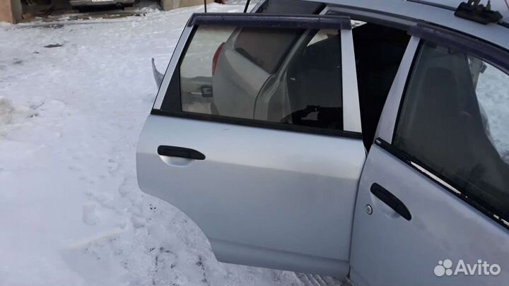 Дверь правая nissan ad y11