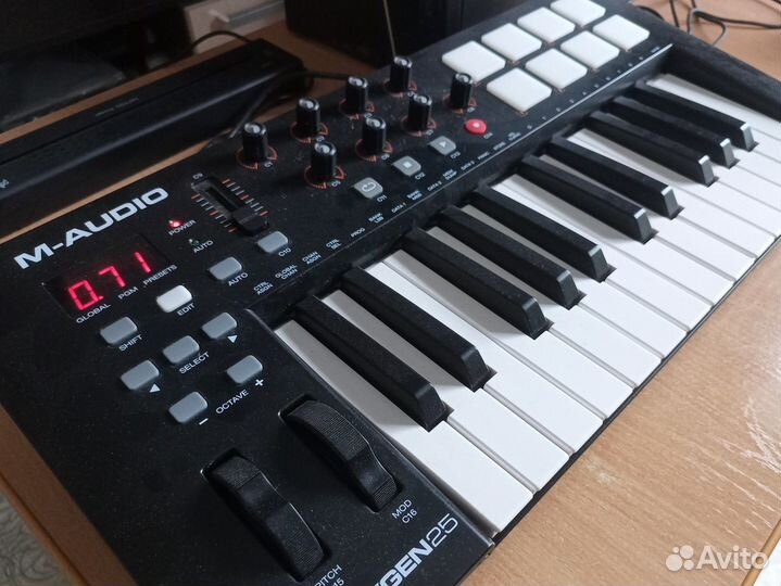 Midi клавиатура m-audio oxygen mk4 (mkiv)