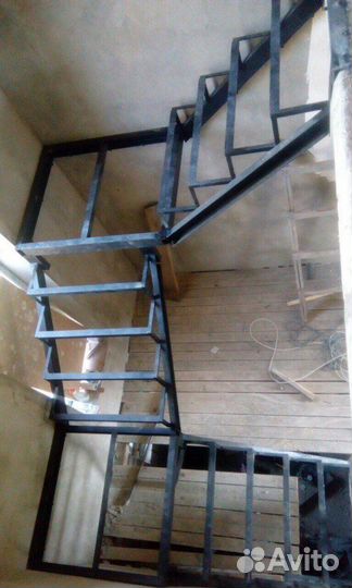 Металлокаркас лестницы на второй