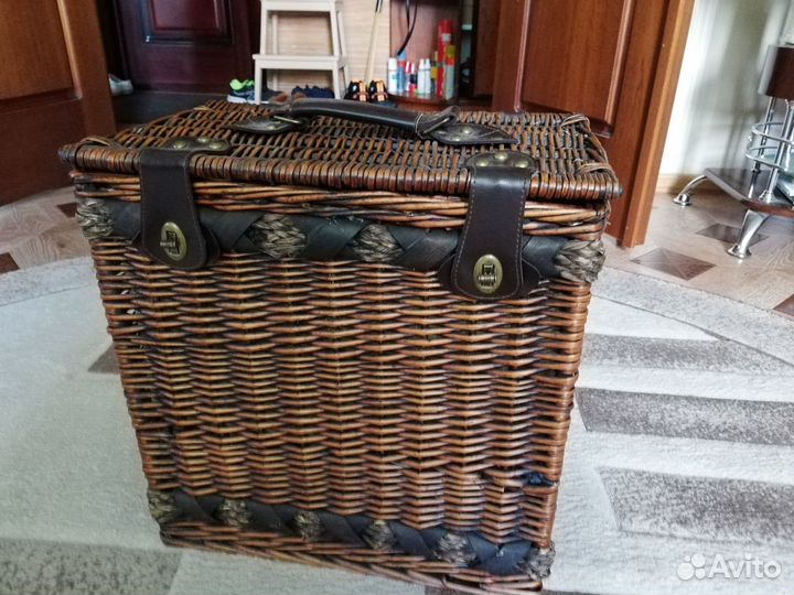 Набор для пикника в чемодане