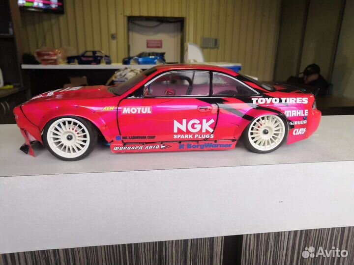 Радиоуправляемая модель 1/10 дрифт RTR