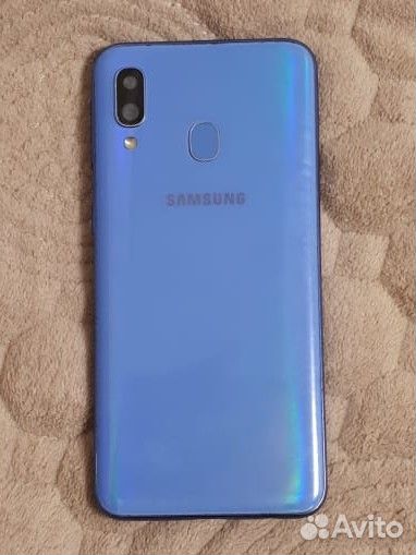 Телефон Samsung Galaxy A40