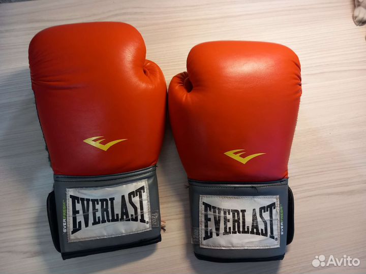 Боксерские перчатки 12 oz everlast