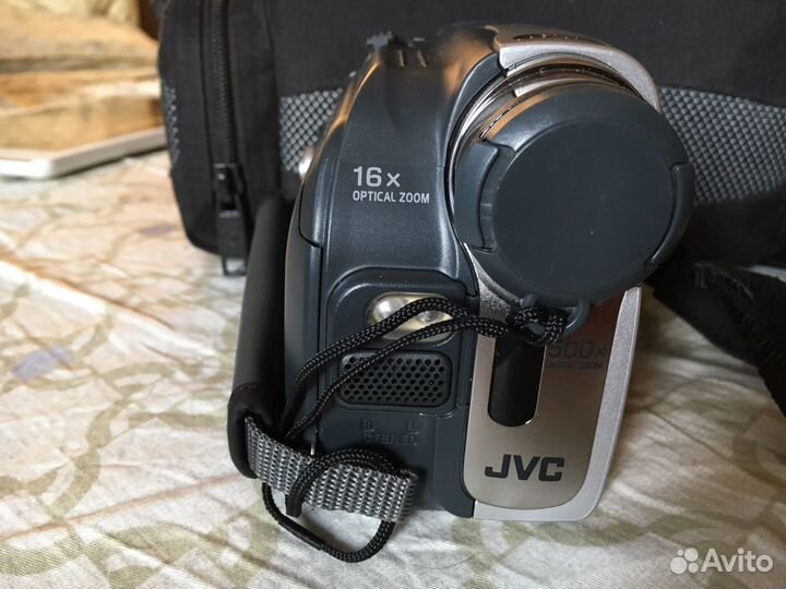 Мини видеокамера JVC