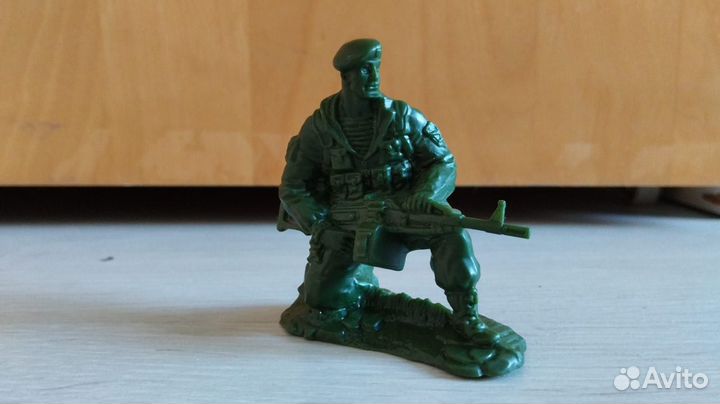 Солдатики 8 штук