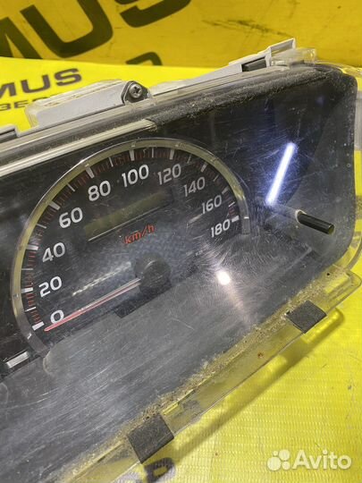 Щиток приборов Toyota Voxy