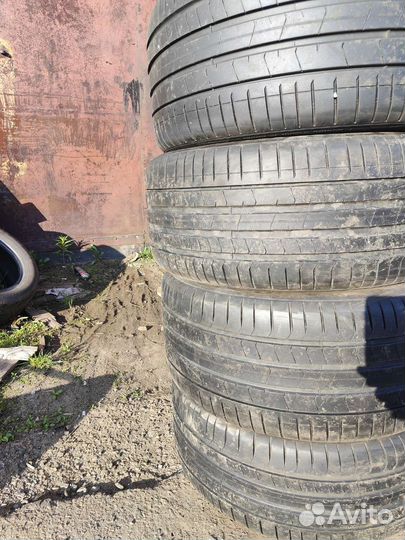 Pirelli P Zero 275/40 R21 и 315/35 R21 111Y