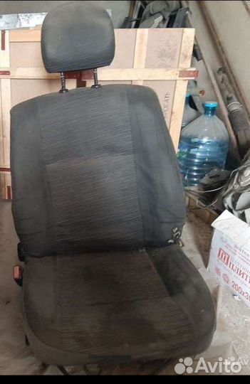 Сиденья на логан