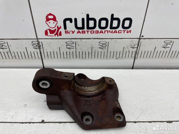 Опорный кронштейн привода Volvo S60 II B5254T12