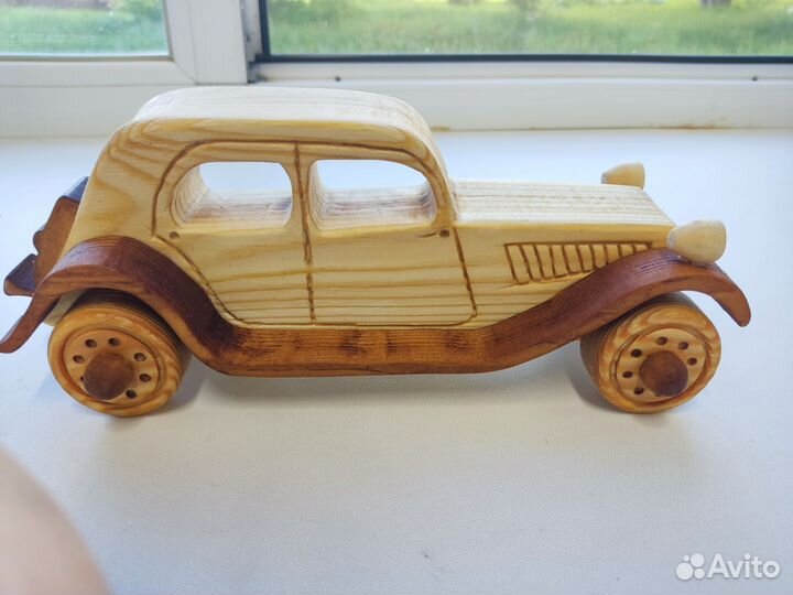 Машинка из дерева Mercedes