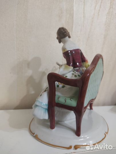 Фарфоровые статуэтка дама с попугаем Германия