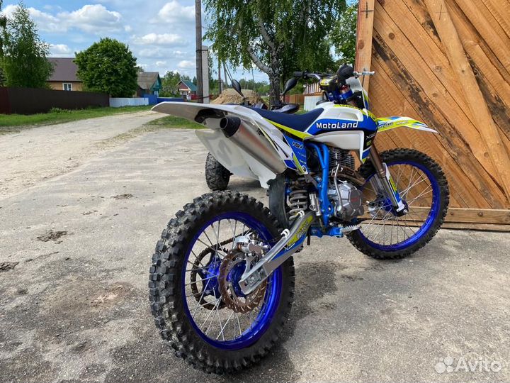 Кроссовый мотоцикл MotoLand